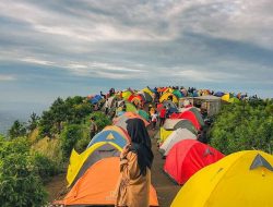 Camping Yuk! Ini 8 Spot Camping yang Keren Banget di Jawa Tengah