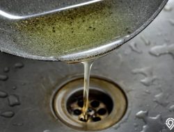 Bahaya! Jangan Asal Buang Minyak Bekas, Lakukan Tips Berikut