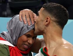 Achraf Hakimi, Bintang Maroko yang Berselebrasi Cium Ibunya