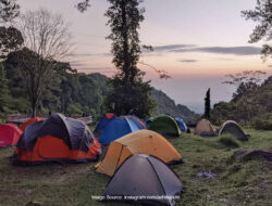 15 Perlengkapan yang Harus Dibawa Saat Camping