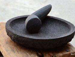 Cobek Batu Asli Vs Palsu? Begini Cara Membedakannya