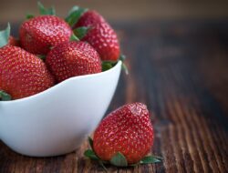 7 Manfaat Buah Strawberry, Segar dan Sehat!