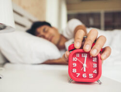 Sering Kesiangan? Ini Tips Agar Tidak Terlambat Bangun Pagi