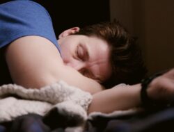 Sering Tersentak Saat Tidur?  Berikut Cara Mengatasi Hypnic Jerk