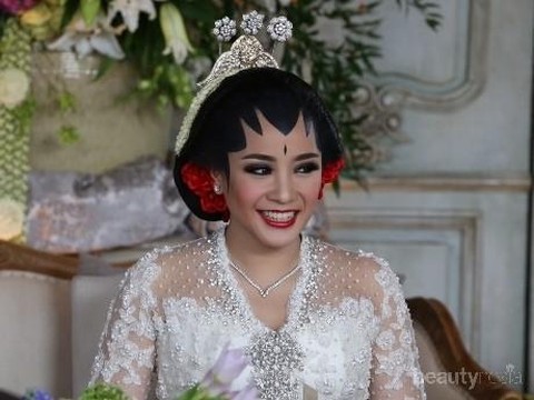 Bukan Sekadar Make Up, Riasan Pengantin Jawa Ternyata Sarat Makna!