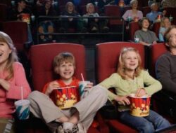 Dijamin Ngakak! Simak Rekomendasi Film Komedi yang Mengibur Harimu