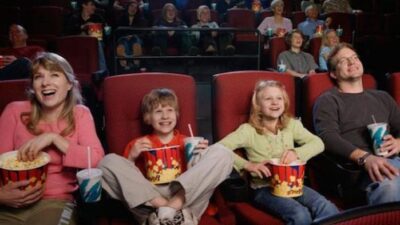 Dijamin Ngakak! Simak Rekomendasi Film Komedi yang Mengibur Harimu