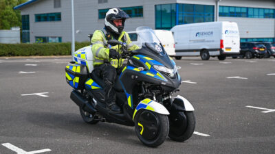 WMC300+ : Skuter Listrik Tiga Roda 'Kembaran' Yamaha Tricity