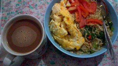 Stop! Jangan Konsumsi Mie Instan dengan 5 Makanan Ini
