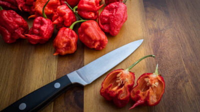 Super Hot! 8 Jenis Cabai Terpedas di Dunia, Berani Coba?