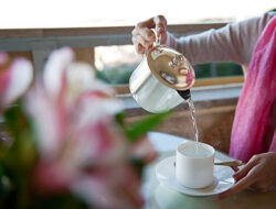 7 Manfaat Minum Air Hangat Setiap Pagi untuk Kesehatan