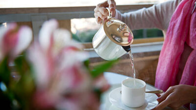 7 Manfaat Minum Air Hangat Setiap Pagi untuk Kesehatan