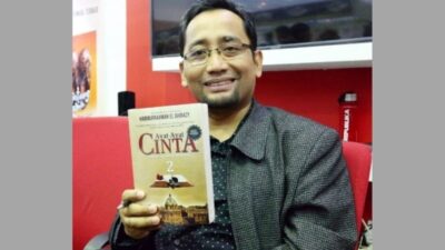 Habiburrahman El Shirazy dan Masterpiece Ayat-Ayat Cinta-nya