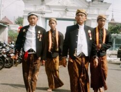 Uniknya Belangkon dan Beskap Solo Warisan Busana Surakarta