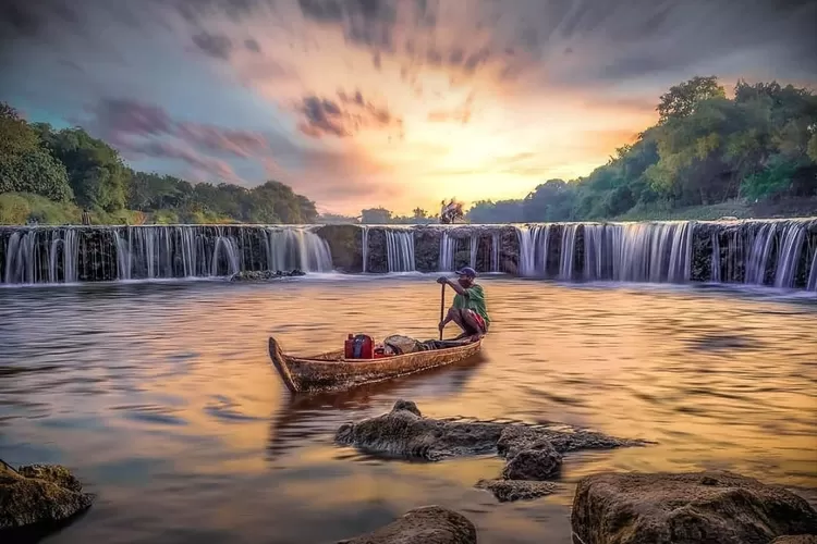Pesona Khas Air Terjun Kracakan Watu Gong Cepu