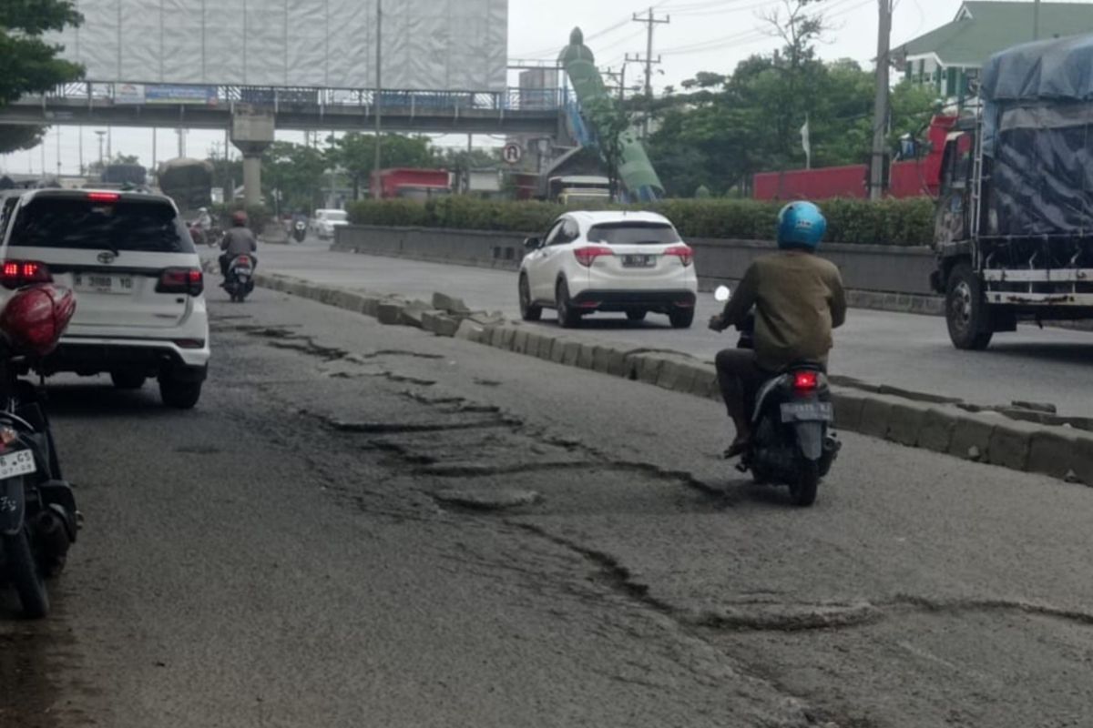 Fenomena Jalan Rusak Jateng : Populer dan Nggak Bikin Heran