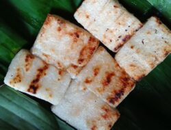 Menyelami Simbol Keakraban dalam Jadah Bakar