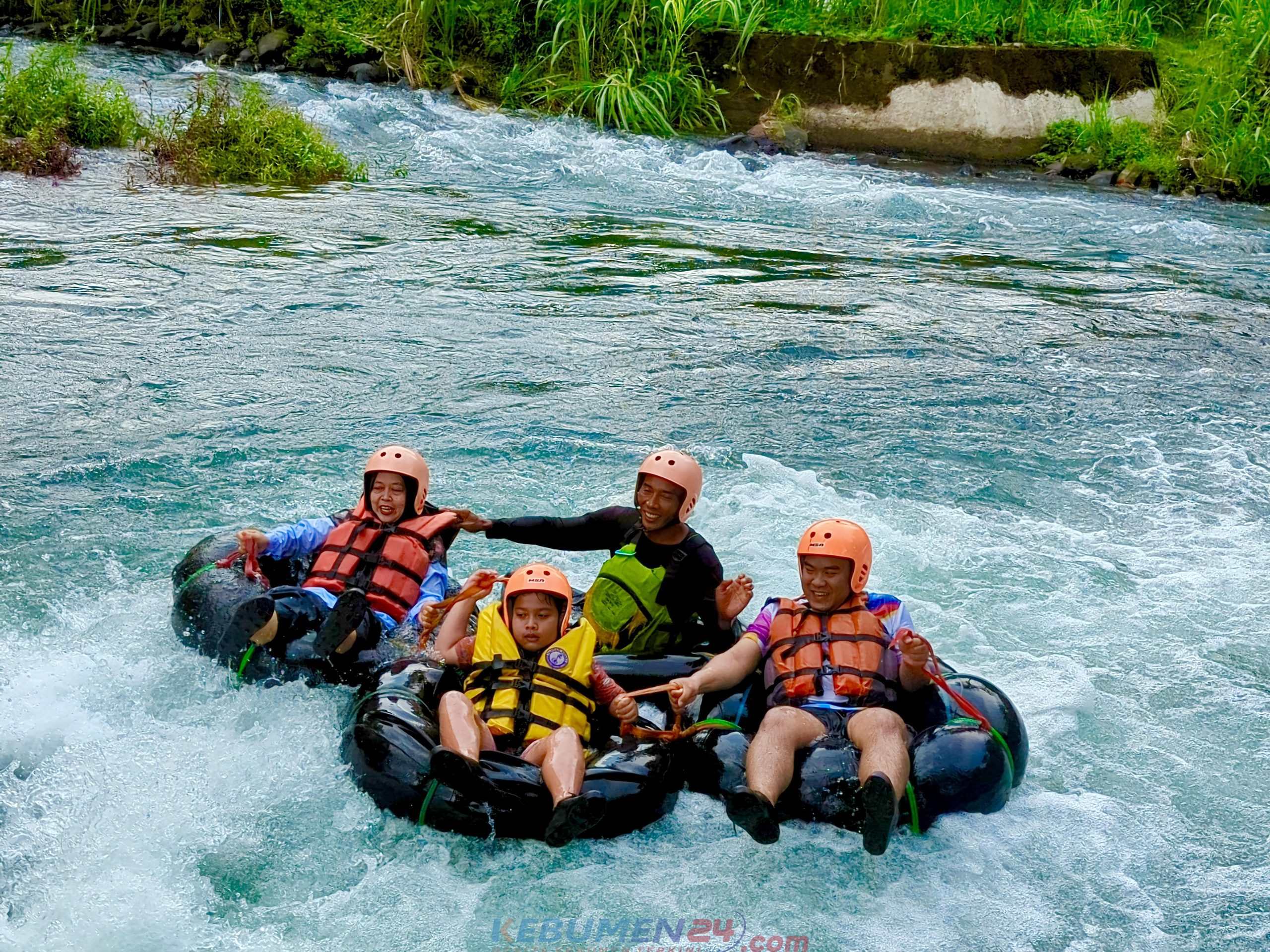 Sensasi River Tubing Sendangdalem: Air Bening dan Alam Eksotis