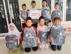 Rumah Zakat Jateng Bagikan 25 Tas untuk Anak Yatim-Duafa
