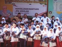 Rumah Zakat bersama PT KAI Logistik Salurkan  Bantuan ATK Sekolah