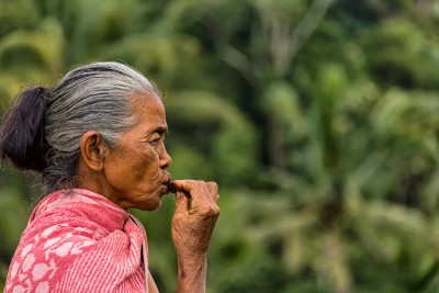 Mengenal Tradisi Nginang dalam Masyarakat Jawa