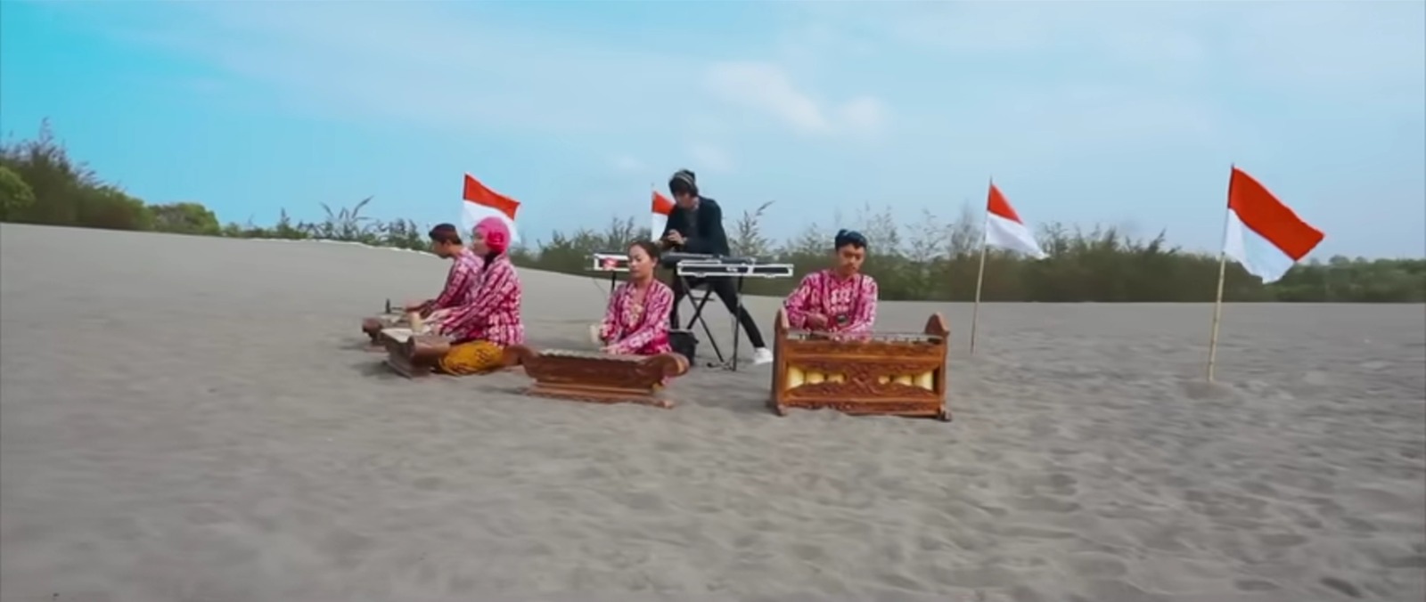 No-cap! 3 Lagu Populer Indonesia Ini Kental Instrumen Gamelan