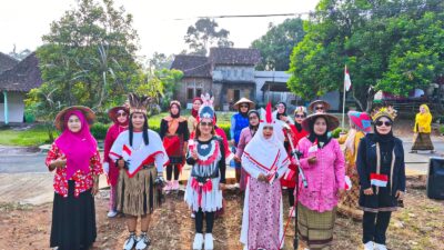 Kostum Adat Warnai Keseruan Upacara Kemerdekaan Warga Puntan Kota Semarang