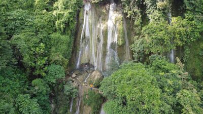 https://www.wisatajatipohon.com/air-terjun-gulingan-80-000-orang.html