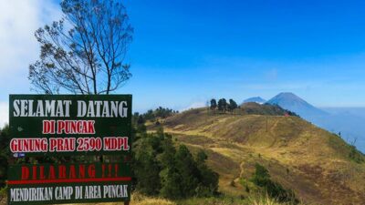 Panorama Jajaran Gunung di Gunung Prau, So Stunning!