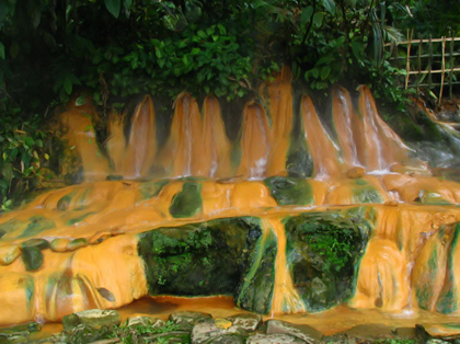 Kesegaran Air Panas Alami Pancuran Pitu Purwokerto