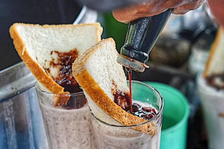 Es Kapal Baron: Minuman Solo Autentik yang Selalu Ludes