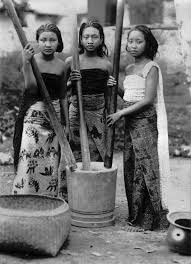 Kemben: Antara Kesopanan, Tradisi, dan Transformasi Budaya Jawa