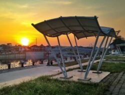 Hunting Sunset di Taman Riverside Tirtonadi Solo