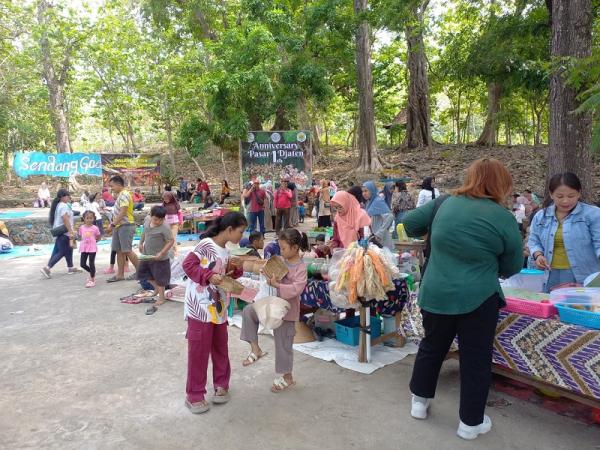 Pasar Unik di Jawa Tengah Ini Buka di Hutan