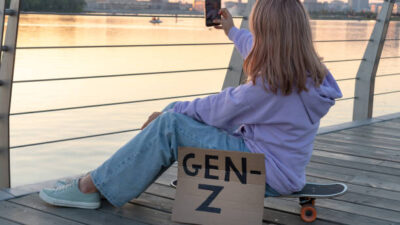 Gen Z dan Milenial: 2 Generasi Digital dengan Cara Hidup yang Berbeda