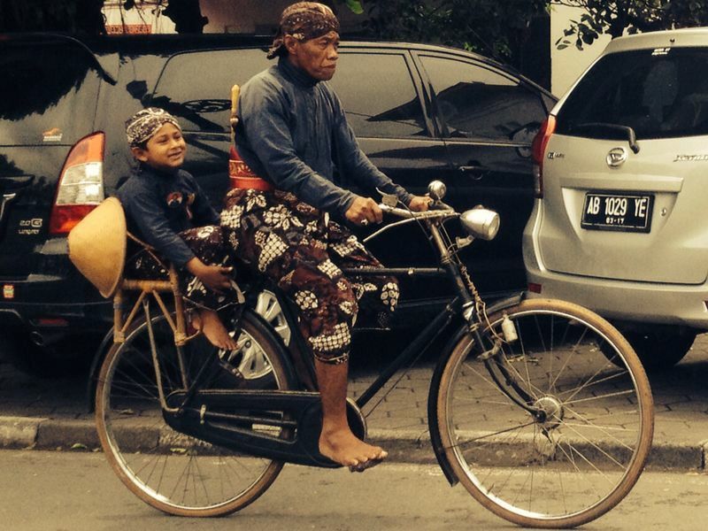 Bagaimana Ajaran Alon-Alon Waton Kelakon dalam Kehidupan Jawa?