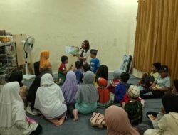 Dongeng Si Kema Tanamkan Rasa Tolong Menolong Bagi Anak Komunitas Omah Sinau Puntan