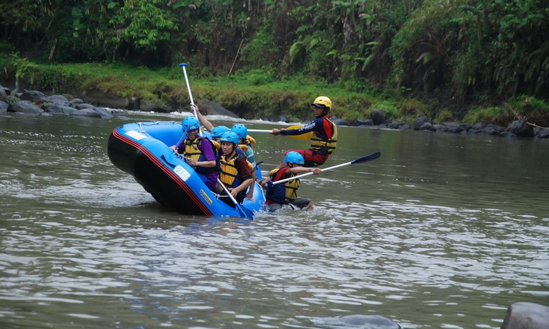 Asyiknya Rafting di Sungai Elo Magelang untuk Libur Tahun Baru