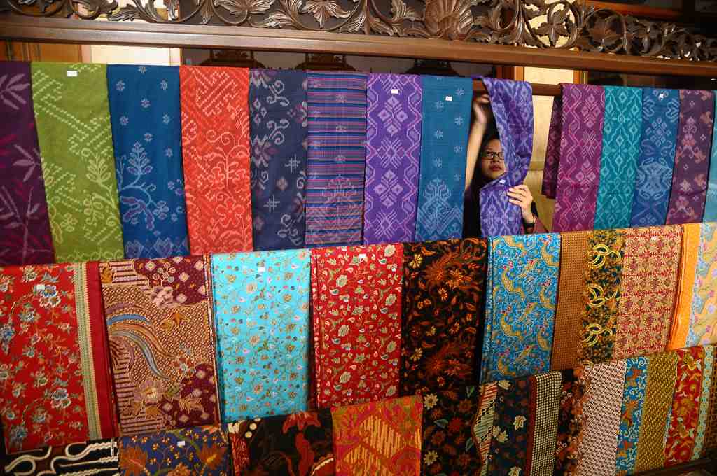 Rekomendasi 5 Sarung Khas Jawa Tengah untuk Ramadan