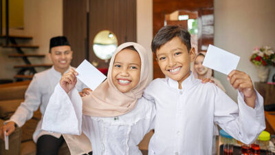 Mengulik Akar Budaya Berbagi THR Lebaran di Jawa