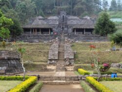Candi di Atas Awan: Pesona Peninggalan Terakhir Kerajaan Majapahit