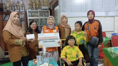 Sambut Hardiknas, Rumah Zakat Salurkan Bantuan Pendidikan bagi Siswa Difabel di YPAC Semarang