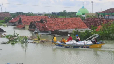 Tanggul Sungai Tuntang Jebol, Banjir Genangi Sejumlah Wilayah di Demak