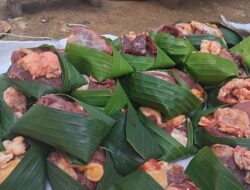 Green Qurban ala Masyarakat Jawa: Bungkus Daging Ramah Lingkungan