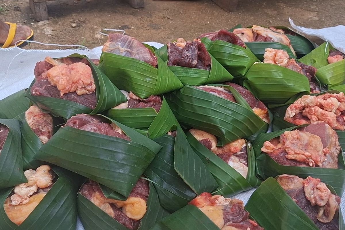 Green Qurban ala Masyarakat Jawa: Bungkus Daging Ramah Lingkungan