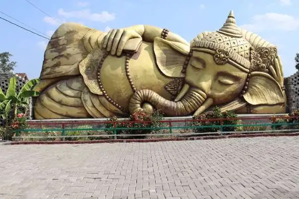 Mirip di Thailand! Begini Pesona Taman Ganesha Tidur Grobogan