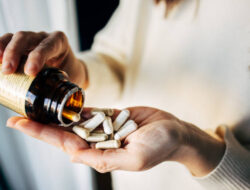 Bahaya Mengonsumsi Vitamin Secara Bersamaan dalam Jumlah Banyak