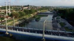 Banjir Kanal Semarang: Penjaga Kota, Potensi Wisata, dan Ironinya
