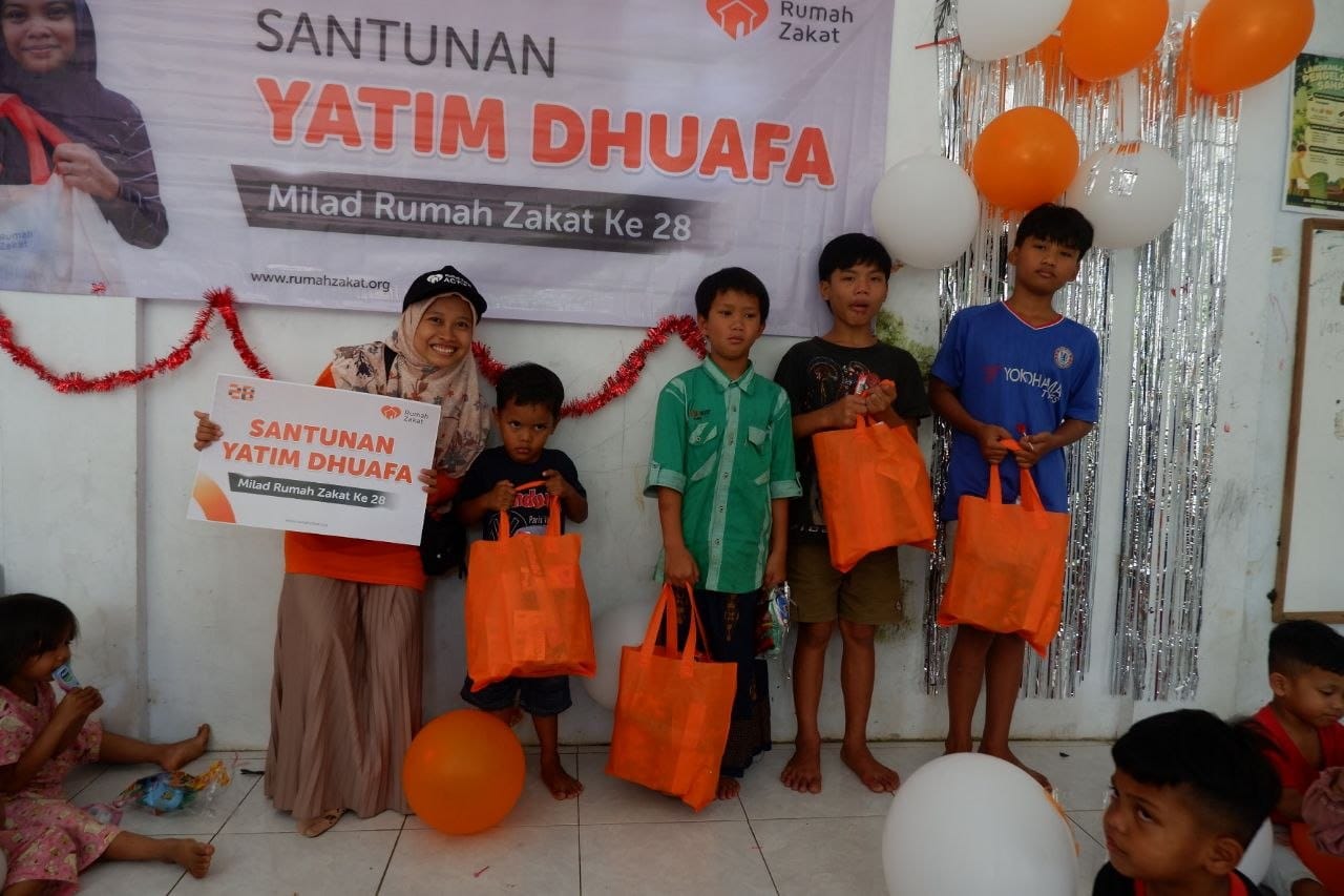 Rumah Zakat Salurkan Santunan Anak Yatim Semarang Pada Momen Milad 28