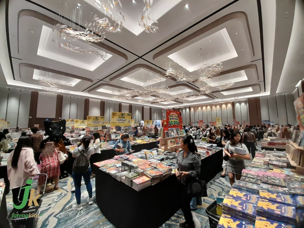 BBW Semarang Comeback! Siap Berburu Buku Impor Diskon?